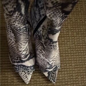 Anne Michelle Black and White Patterned Heeled Thigh high Boots